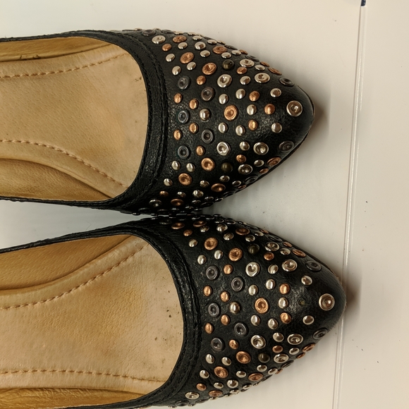 Frye Regina Studded Black 4" Pumps. Size 9M - Picture 9 of 9